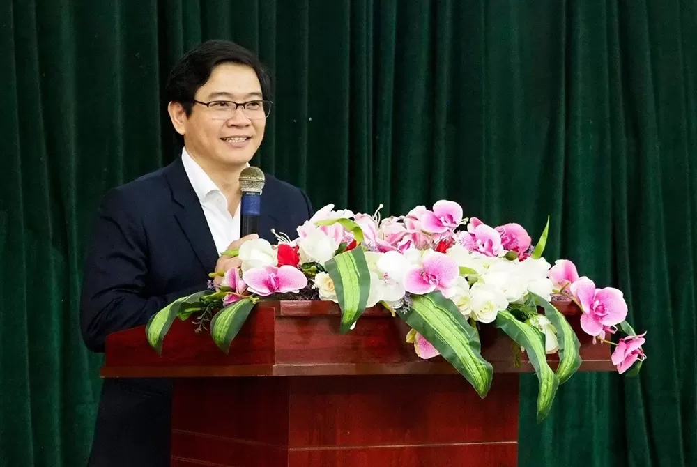 Vụ trưởng Tiểu học: Khen thưởng vì học sinh, không phải cho người lớn